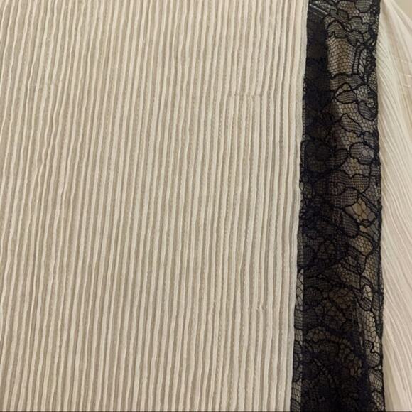 Alice + Olivia Elysia Lace Paneled Plisse-Georgette Off White/Black Peplum Top - Picture 7 of 12